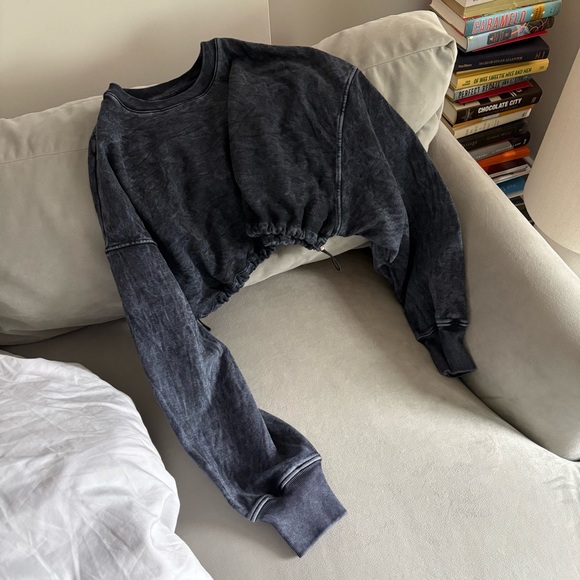 STRIPT Cozy crop sweatshirt - Picture 6 of 8